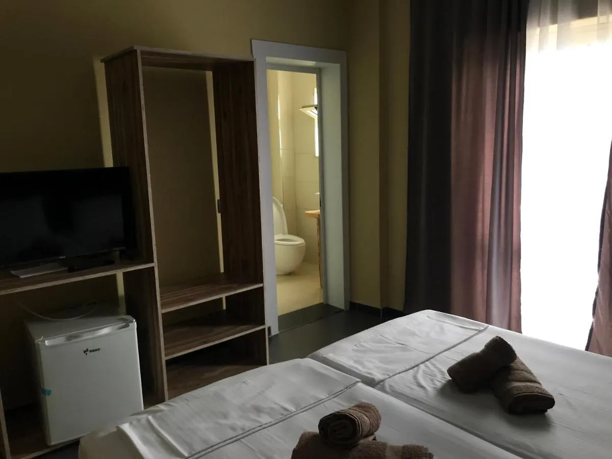 Te Bujtina Hotel- Cozy Stay With Traditional Breakfast Near Beach Golem  Albania