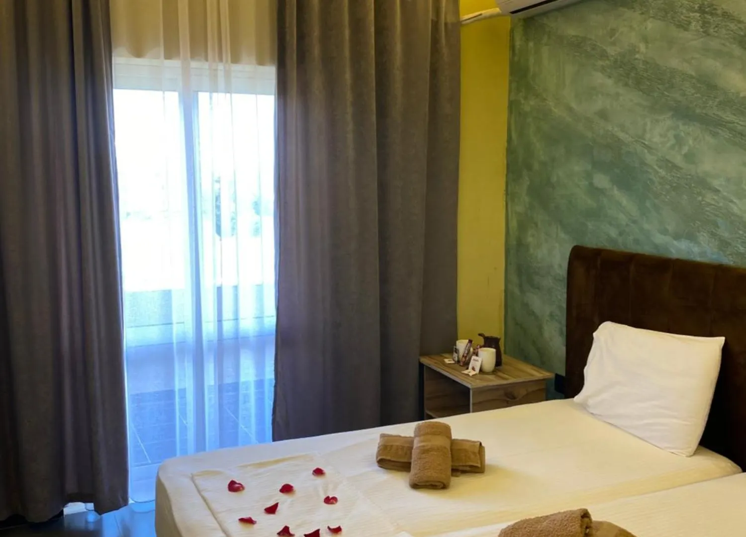 Te Bujtina Hotel- Cozy Stay With Traditional Breakfast Near Beach Golem  Hotel Golem (Tirana)