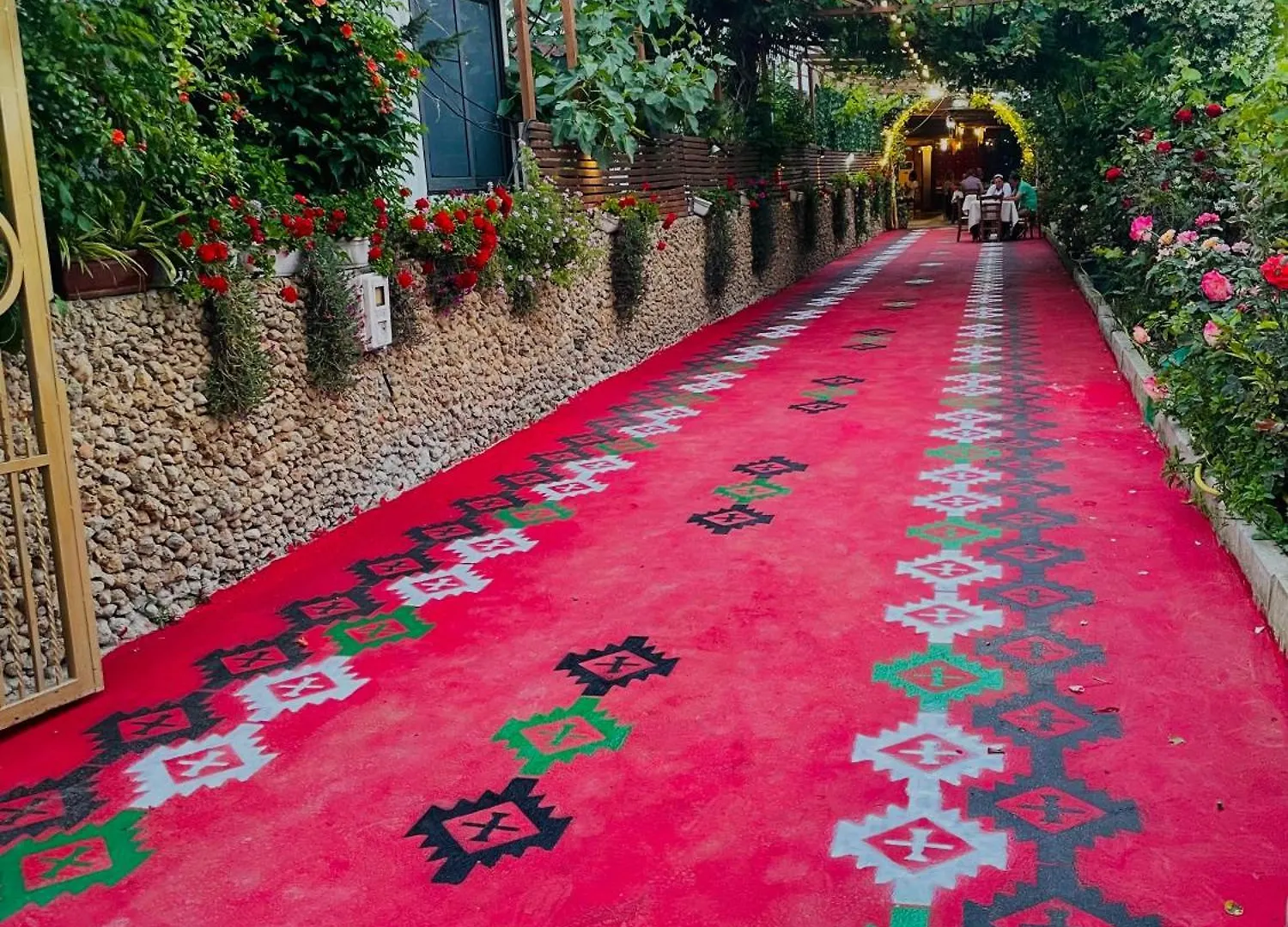 Te Bujtina Hotel- Cozy Stay With Traditional Breakfast Near Beach Golem  Golem (Tirana)