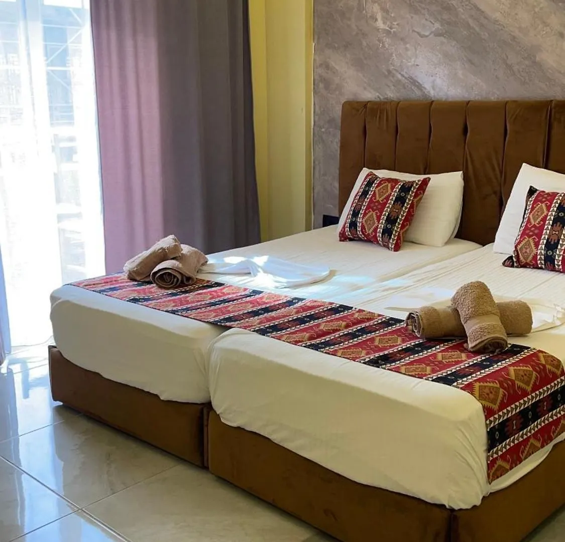 Te Bujtina Hotel- Cozy Stay With Traditional Breakfast Near Beach Golem