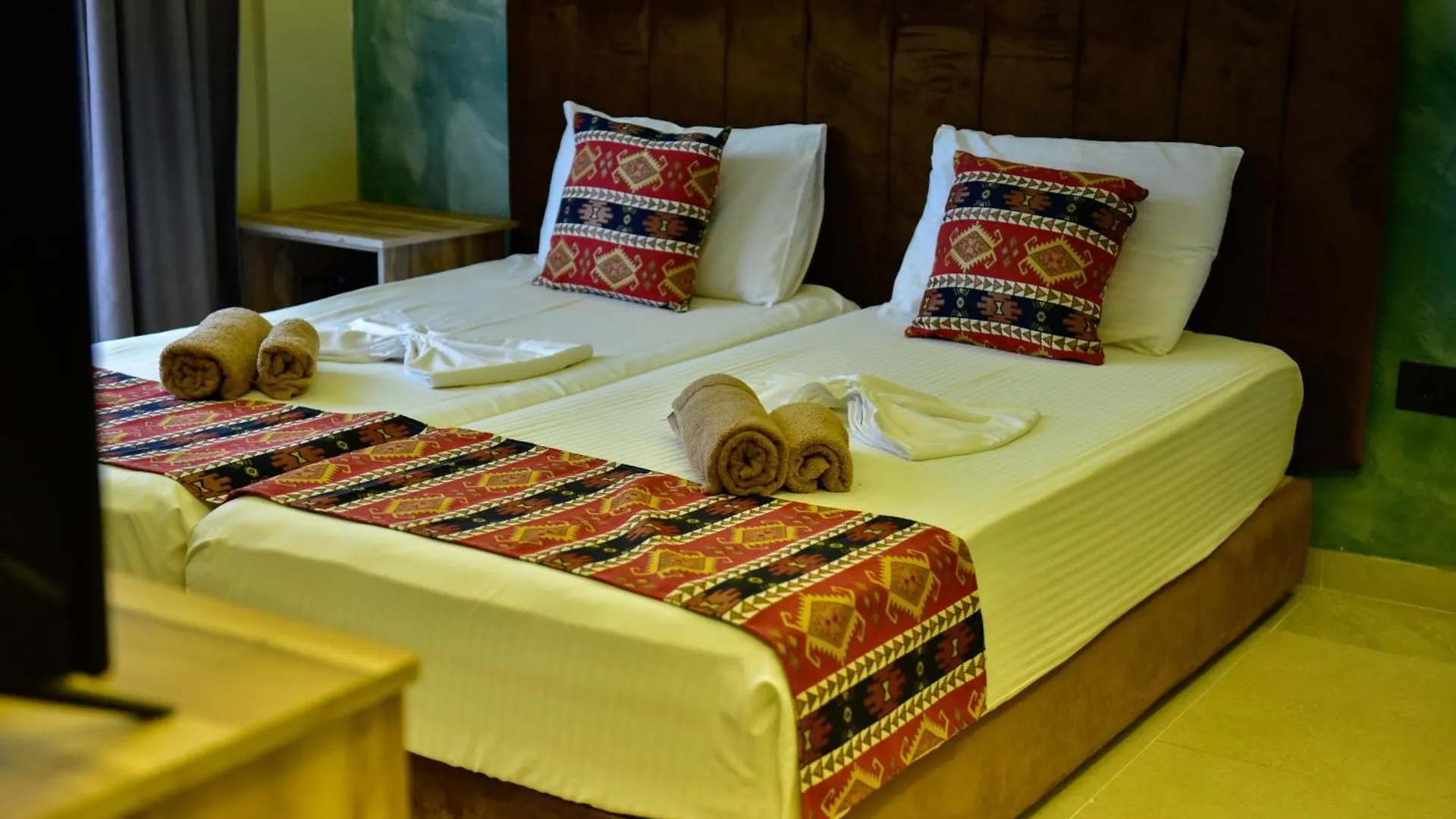 Te Bujtina Hotel- Cozy Stay With Traditional Breakfast Near Beach Golem